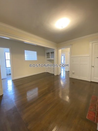 Fenway/kenmore Spacious 3 bed 1 bath with massive living room and private deck!! Boston - $4,499