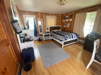 Medford 6 Bed 2 Bath MEDFORD  Tufts - $6,000