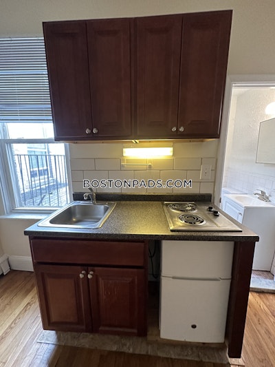 Mission Hill Studio, 1 Bath Unit Boston - $1,595 50% Fee