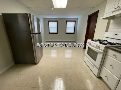 Lynn Great 1 bed 1 bath available 8/1 on Richard St in Lynn! - $2,200